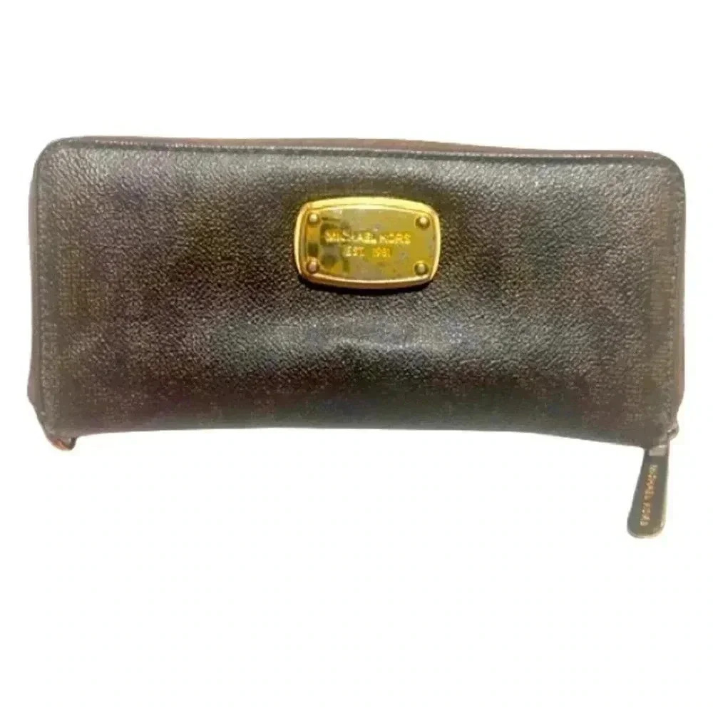 MICHEAL KORS MONOGRAM BROWN WALLET GOLD  HARDWARE ZIPPER CLOSURE